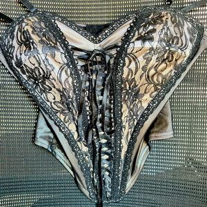 Fredericks of Hollywood Black & Cream Corset